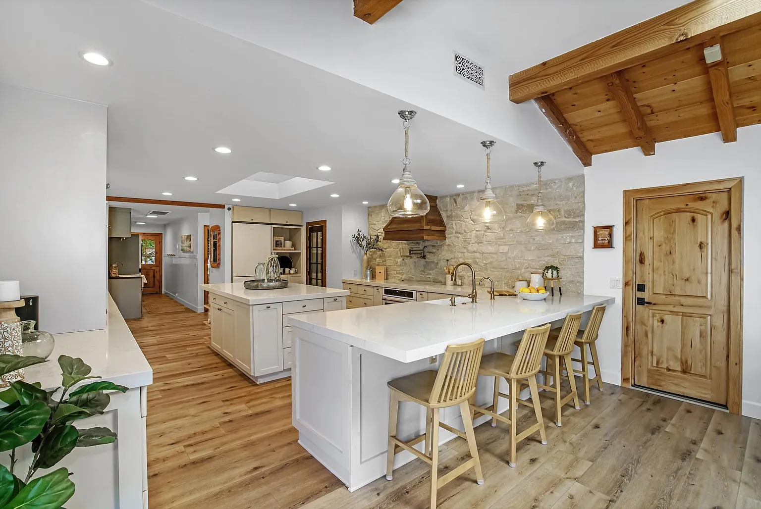 Kitchen and adjoining living area at Casa La Granada